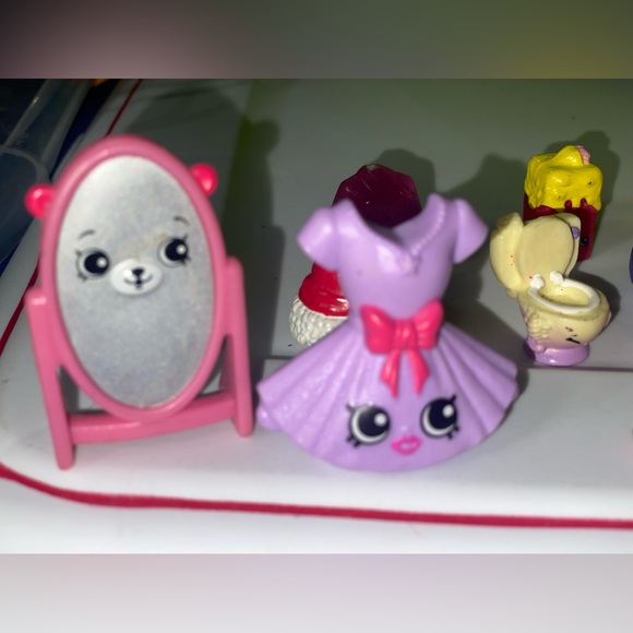Over 25 Shopkins Bundle/Lot Petkins Exclusives Rare Holiday - Picture 2 of 10